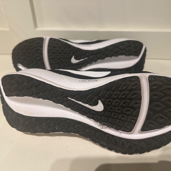 Nike Quest 6 Running Shoes - Picture 3 of 3